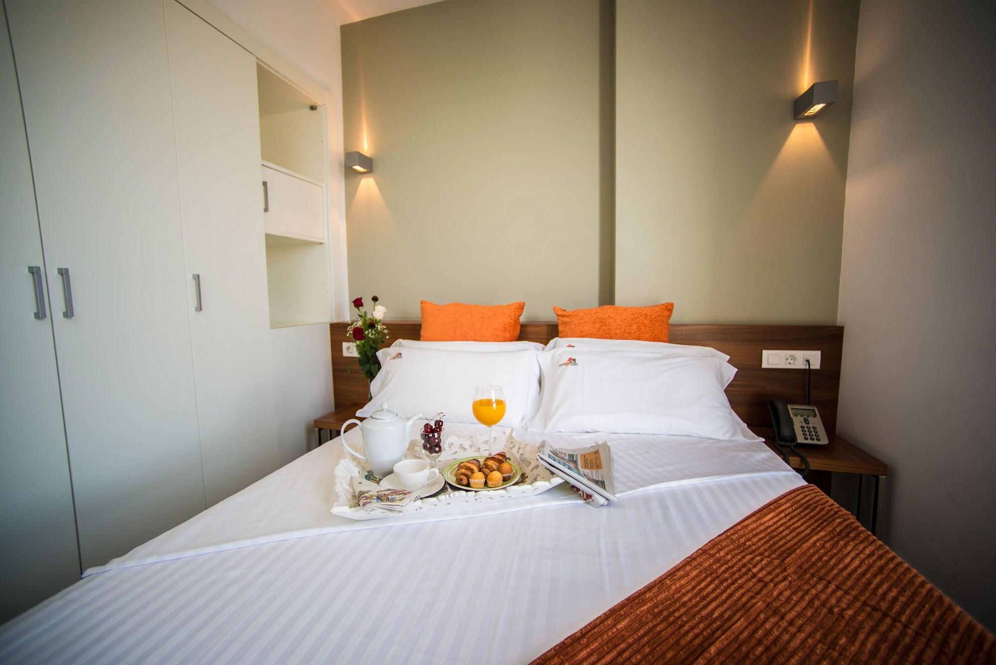 Ona Living Barcelona Aparthotel L'Hospitalet de Llobregat Exterior foto